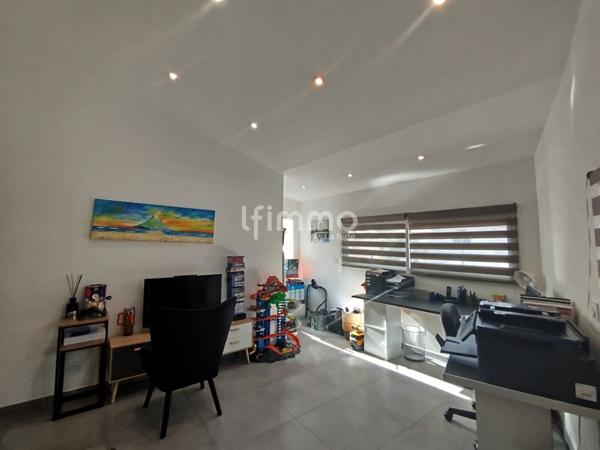 Maison 3 faces - 130 m2 - 5 chambres - Theza