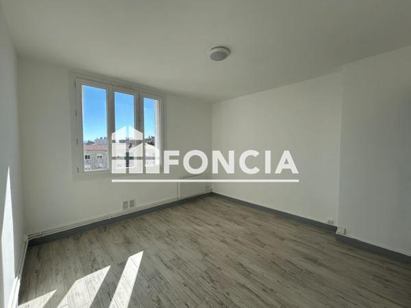 Location Studio 26.8 m² - 17 ET 19 RUE CROZALS Carcassonne 11000