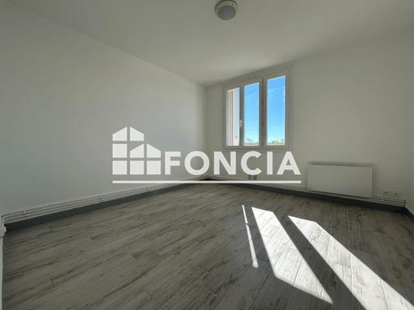 Location Studio 26.8 m² - 17 ET 19 RUE CROZALS Carcassonne 11000