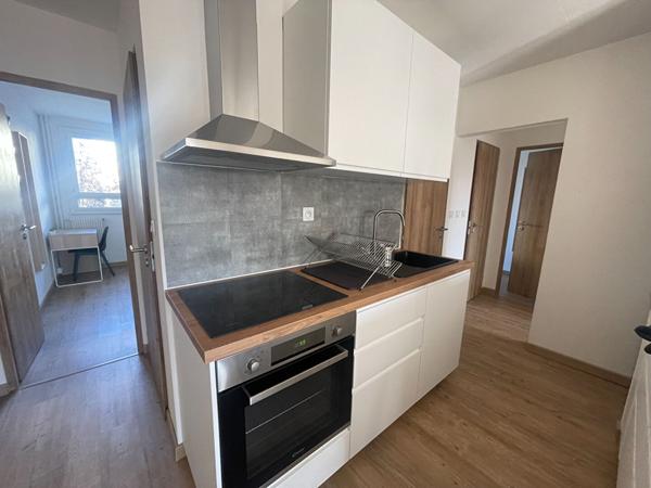 A LOUER - AIX EN PROVENCE - CHAMBRE EN COLOCATION AVEC BALCON