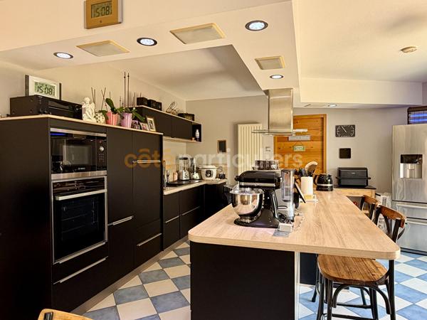 Vente
                Maison143 m² - 6 Pièces -
                    CARENTAN LES MARAIS (50500)
