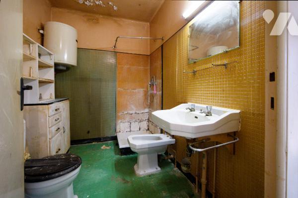 Appartement 30, 27m2 entièrement à rénover, cave et garage de 22m2 à 5mn en voiture du lac d'ANNECY