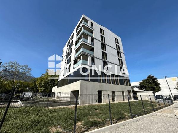 Location Appartement 4 pièces 87.4 m² - 11 RUE COLOMBINE Grenoble 38100