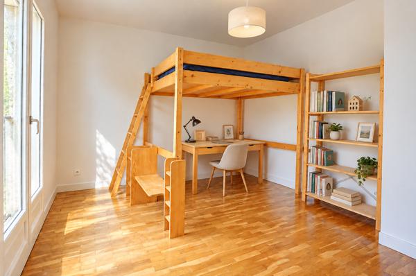 En face De Collonges-au-Mont-d'Or, Sathonay-Village maison de 248m², sur 1007m², centre village