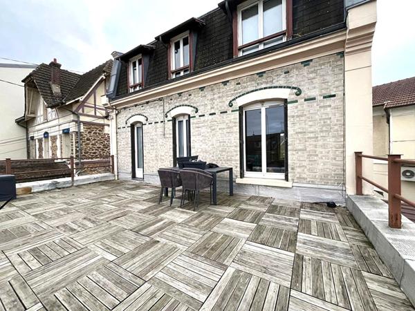 F1 meublé avec grande terrasse à louer en hyper centre