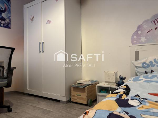 Appartement comprenant une terrasse, un garage et une cave