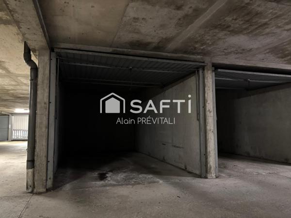 Appartement comprenant une terrasse, un garage et une cave