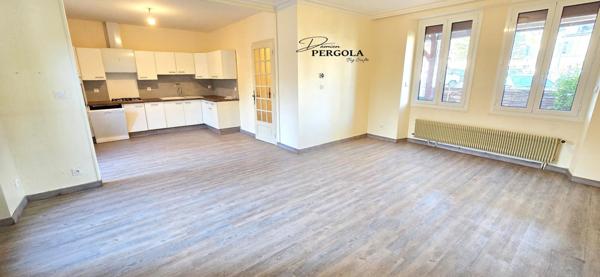 Maison rénovée, située en plein centre-ville de Montignac-Lascaux