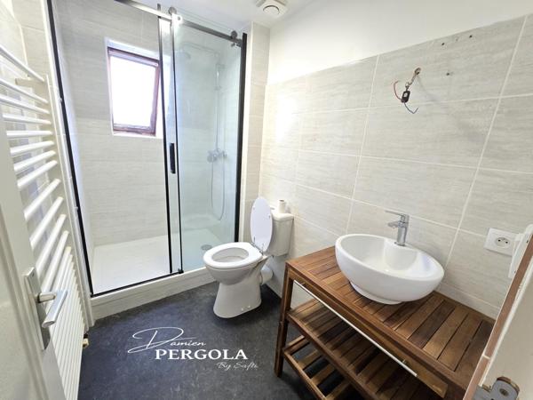 Maison rénovée, située en plein centre-ville de Montignac-Lascaux