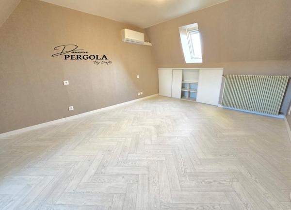 Maison rénovée, située en plein centre-ville de Montignac-Lascaux