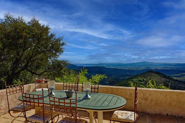 La Garde-Freinet (83680) Villa de Plain-Pied avec Vue Panoramique sur le Golfe de Saint-Tropez - Vente Exceptionnelle