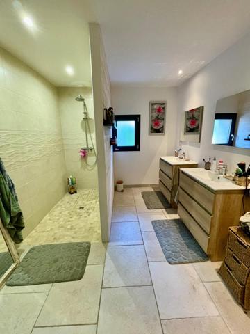 Longère pleine de charme entièrement rénovée.