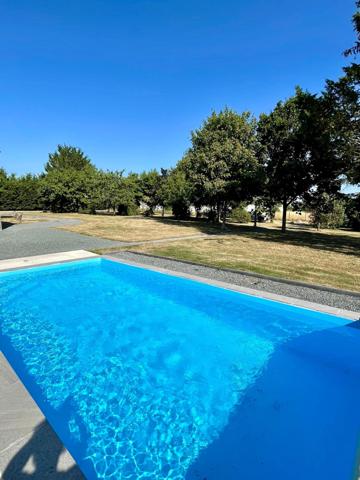 Longère pleine de charme entièrement rénovée.