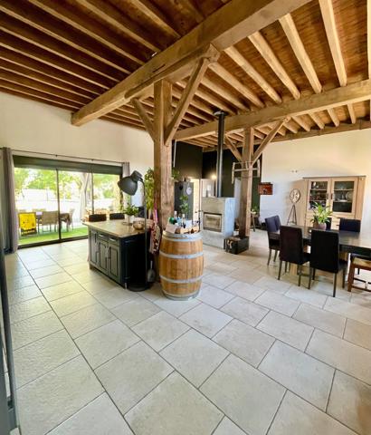 Longère pleine de charme entièrement rénovée.