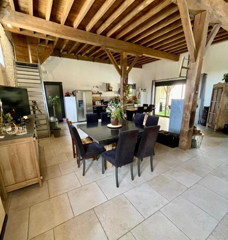 Longère pleine de charme entièrement rénovée.