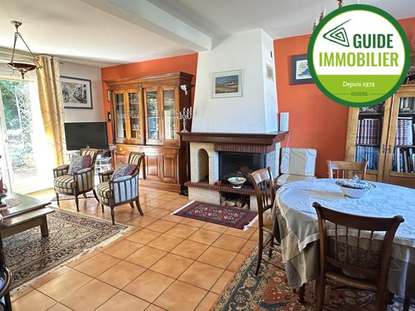 MAISON DANS UNE IMPASSE SUR 902 M² DE TERRAIN ARBORE.