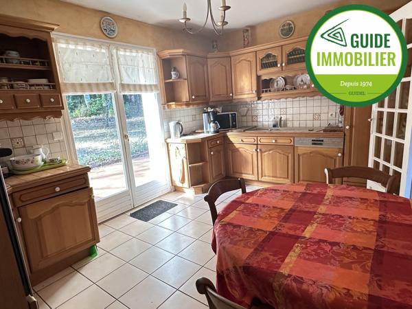 MAISON DANS UNE IMPASSE SUR 902 M² DE TERRAIN ARBORE.