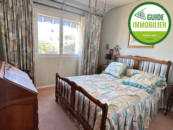 MAISON DANS UNE IMPASSE SUR 902 M² DE TERRAIN ARBORE.