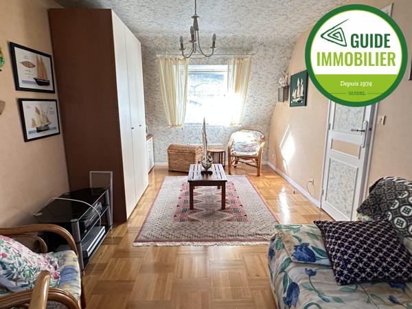 MAISON DANS UNE IMPASSE SUR 902 M² DE TERRAIN ARBORE.