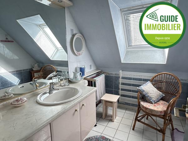 MAISON DANS UNE IMPASSE SUR 902 M² DE TERRAIN ARBORE.
