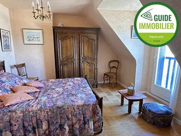 MAISON DANS UNE IMPASSE SUR 902 M² DE TERRAIN ARBORE.