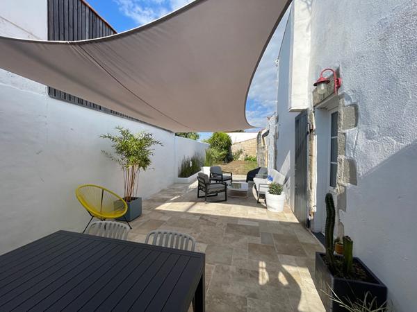 Ensemble immobilier ? Deux maisons, dépendances et jardin