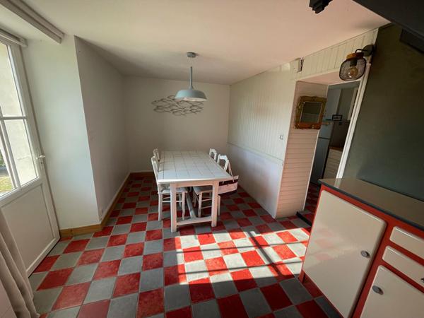 Ensemble immobilier ? Deux maisons, dépendances et jardin