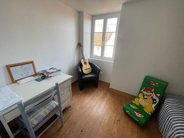 Ensemble immobilier ? Deux maisons, dépendances et jardin