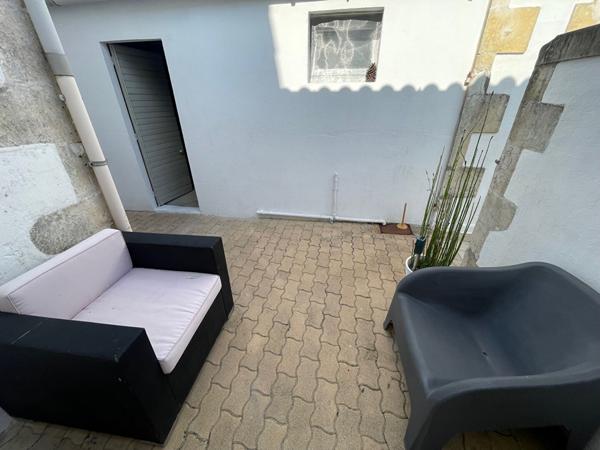 Ensemble immobilier ? Deux maisons, dépendances et jardin