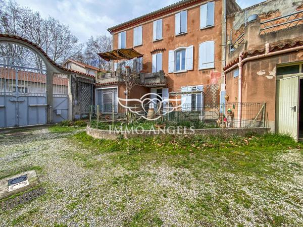 Appartement T3 en rez-de-chaussée+garage+terrasse+extérieur 150m2