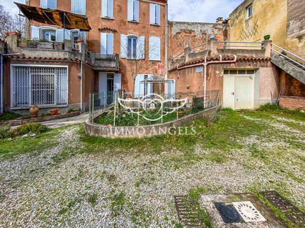 Appartement T3 en rez-de-chaussée+garage+terrasse+extérieur 150m2