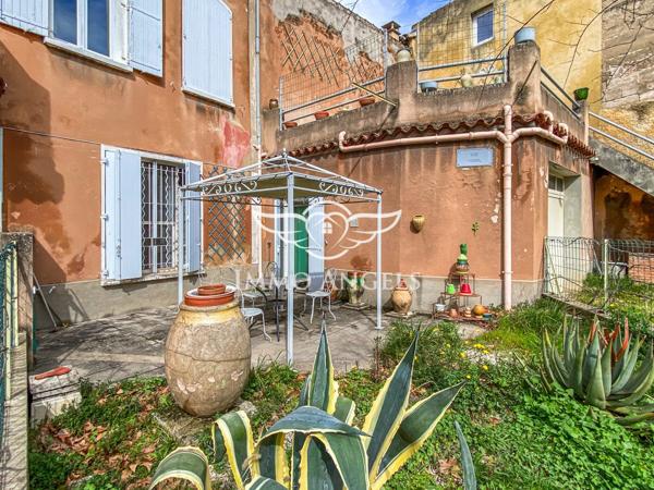 Appartement T3 en rez-de-chaussée+garage+terrasse+extérieur 150m2