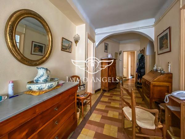 Appartement T3 en rez-de-chaussée+garage+terrasse+extérieur 150m2