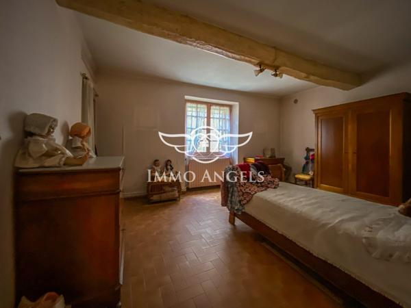 Appartement T3 en rez-de-chaussée+garage+terrasse+extérieur 150m2