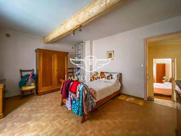 Appartement T3 en rez-de-chaussée+garage+terrasse+extérieur 150m2