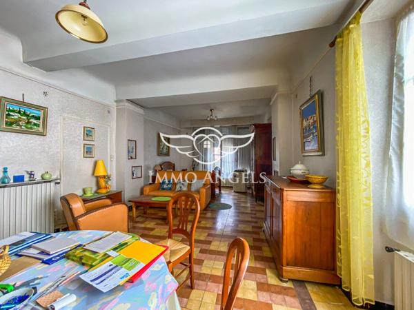 Appartement T3 en rez-de-chaussée+garage+terrasse+extérieur 150m2