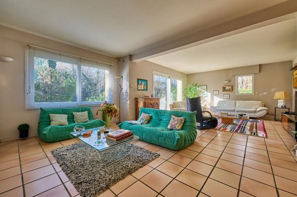 Maison familiale 236 m² avec sous-sol complet  Dijon, secteur recherché et calme