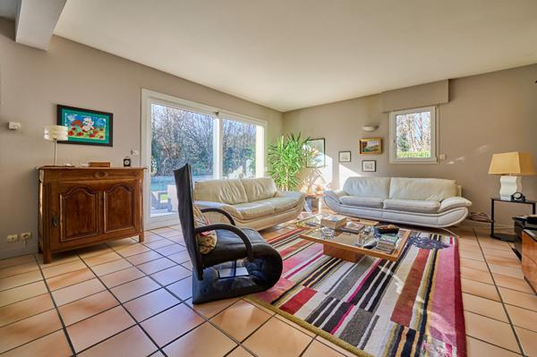 Maison familiale 236 m² avec sous-sol complet  Dijon, secteur recherché et calme