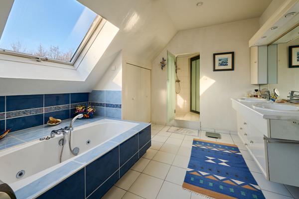 Maison familiale 236 m² avec sous-sol complet  Dijon, secteur recherché et calme