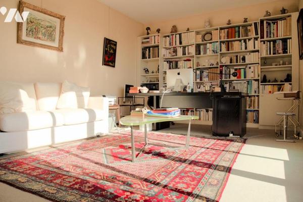 Appartement dernier étage 6 pièces avec terrasse, garages et cave. 