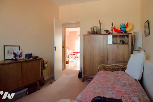 Appartement dernier étage 6 pièces avec terrasse, garages et cave. 