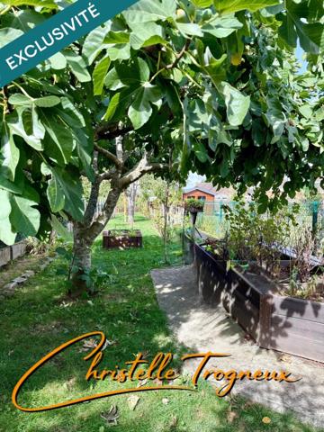 RARE – DOUBLE GARAGE AVEC JARDIN