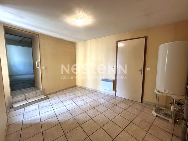 LONGERE DE PLAIN-PIED 2 CHAMBRES  AVEC COURETTE AU COEUR DE POULAINES (INDRE 36)