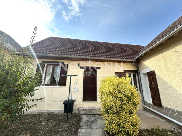 LONGERE DE PLAIN-PIED 2 CHAMBRES  AVEC COURETTE AU COEUR DE POULAINES (INDRE 36)