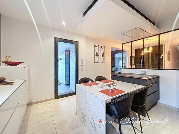 Maison à LE VAL-SAINT-PERE, 50300 - 7 pièces 240m²