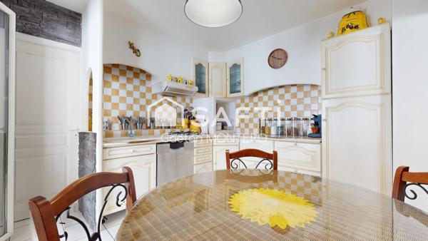 Grande maison avec dépendances et piscine!