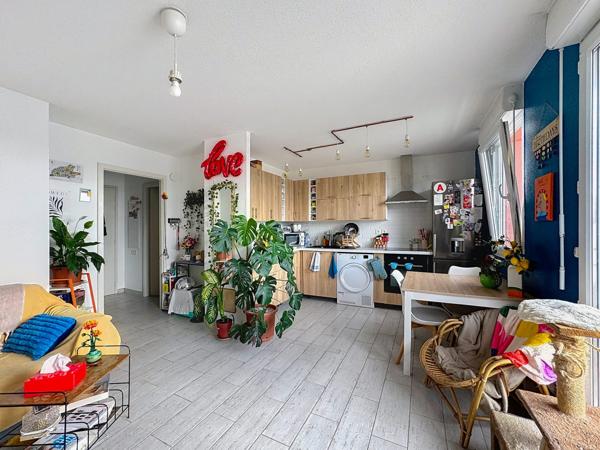 STRASBOURG OUEST - 2P avec balcon et garage