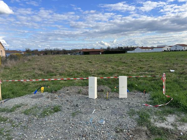 MARINGUES TERRAIN VIABILISE 746 M2