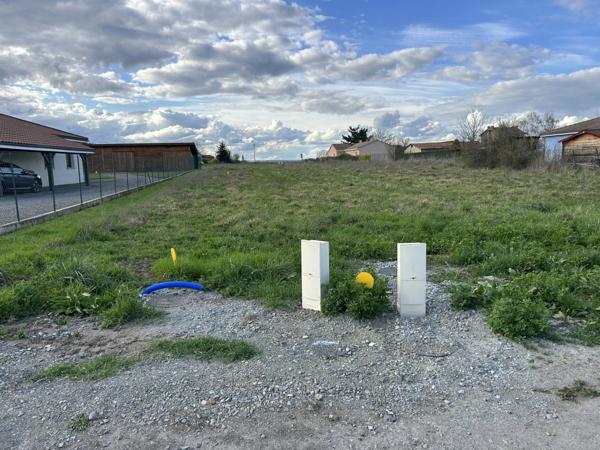 MARINGUES TERRAIN VIABILISE 746 M2