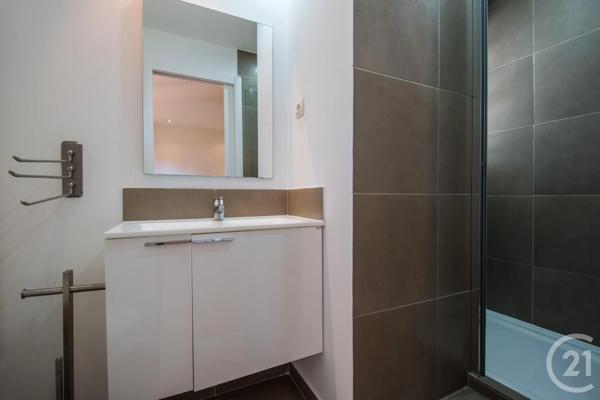Appartement F4 à vendre  4 pièces - 80,48 m 2   VILLEFRANCHE SUR MER  - 06